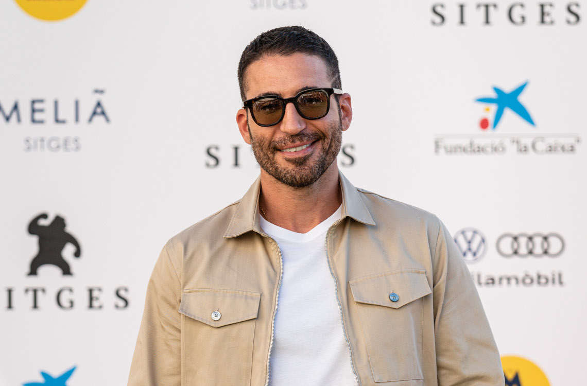 Miguel Ángel Silvestre presume de músculos con una aplaudida foto en la orilla del mar
