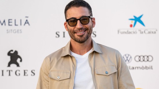 Miguel Ángel Silvestre presume de músculos con una aplaudida foto en la orilla del mar