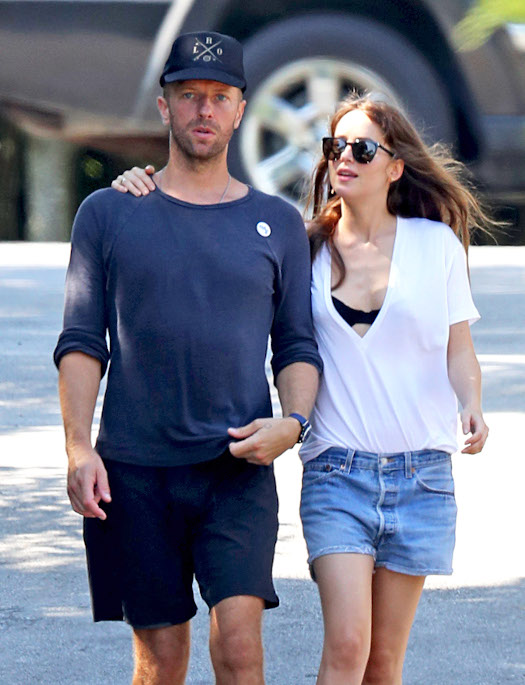 Portada vertical Dakota Johnson y Chris Martin