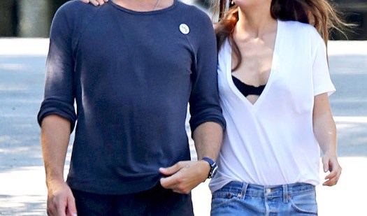 Portada vertical Dakota Johnson y Chris Martin