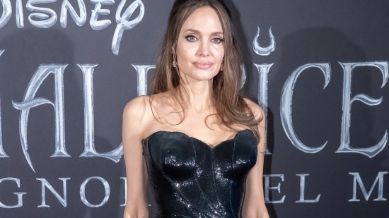 Portada cuadrada Angelina Jolie se refugia ex marido Jonny Lee Miller