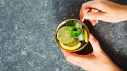 Agua con limón