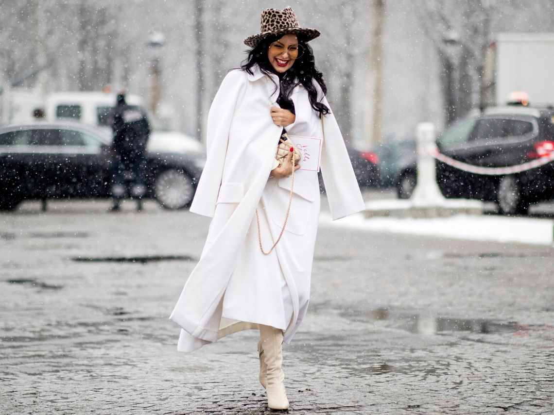 Vestido midi y botas altas