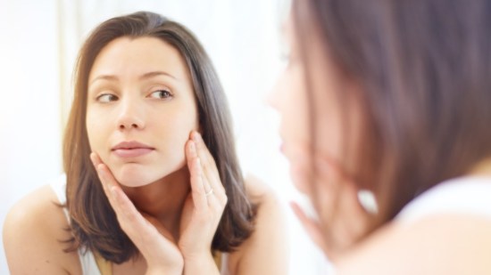 Los mejores productos para quitar las manchas de la cara