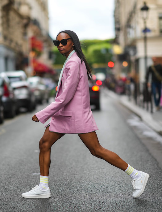 Zapatillas blancas en street style