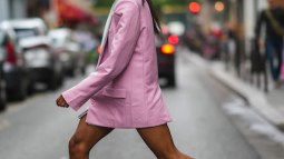 Zapatillas blancas en street style
