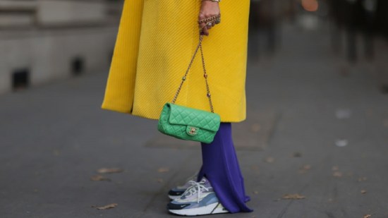 10 looks otoñales para llevar con sneakers ¡Así los llevan las influencers!