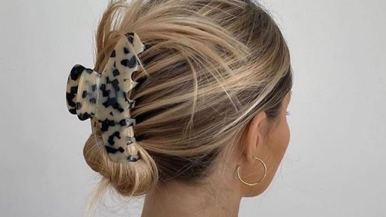 recogido con pinza para pelo largo