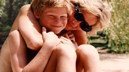 El príncipe Harry y la princesa Diana