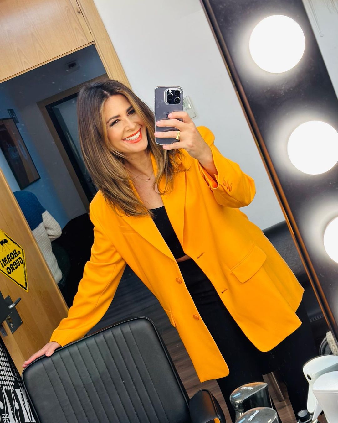 Nuria Roca naranja
