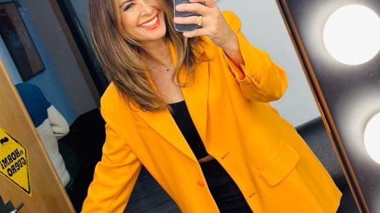 Nuria Roca naranja
