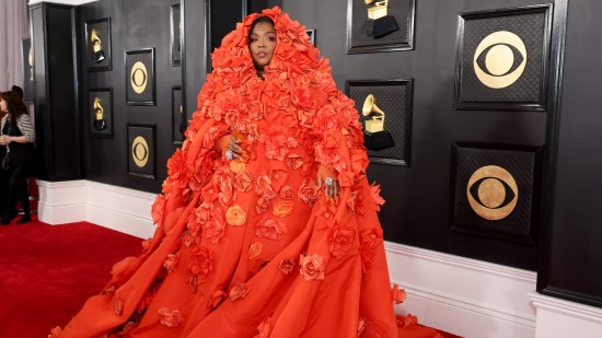 grammy estilismos estridentes famosos alfombra roja