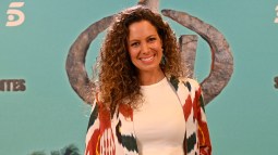 Laura Madrueño posando