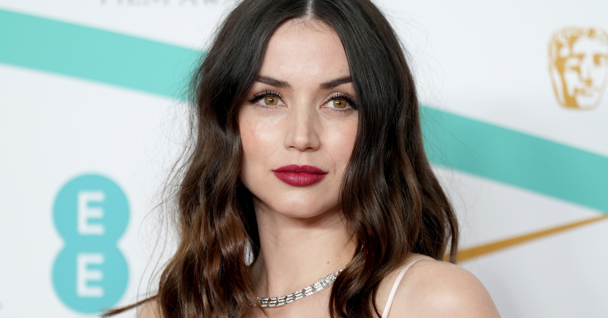 bafta ana de armar look belleza invitada