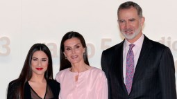 Blanca Paloma junto a los Reyes, Felipe y Letizia