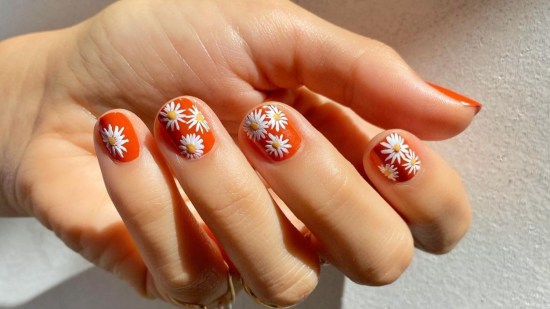 manicura con flores arte en uñas floral