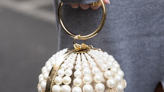 bolsos perlas street style