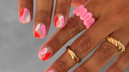 manicuras rosas rojas