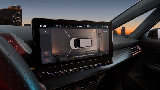 El-CUPRA-Born-mejora-su-equipamiento-con-novedades-tecnologicas_03_HQ
