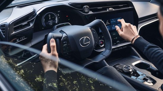 lexus-rz-450e-auto10_hd_140634