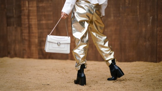 pantalones dorados