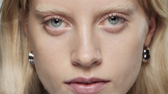 Cejas decoloradas