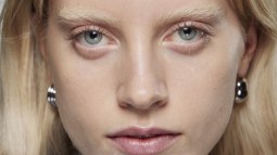Cejas decoloradas
