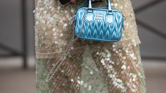 bolso color street style