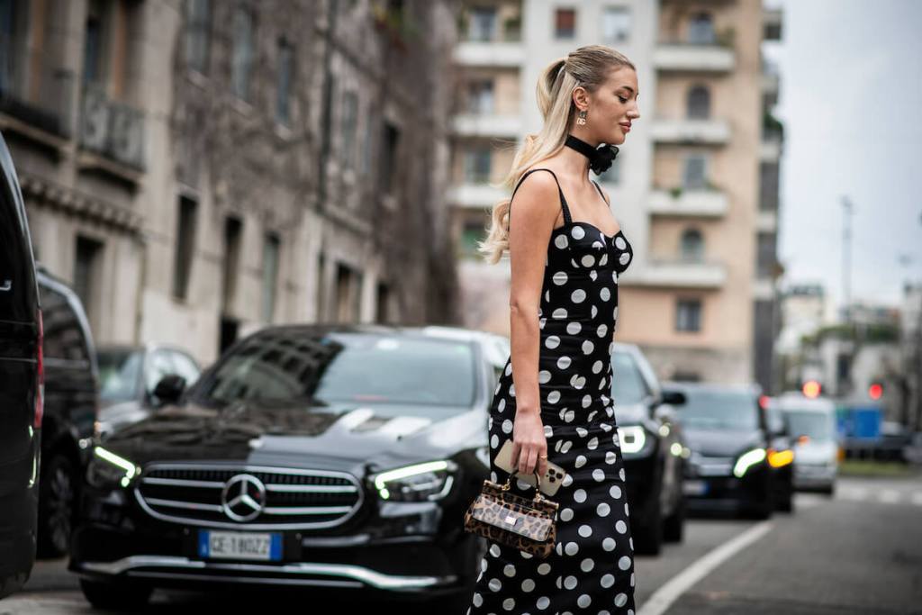 Looks de invitada inspirados en el street style - Launchmetrics Spotlight