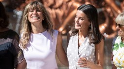 Begoña Gomez mono invitada mango potencia bronceado