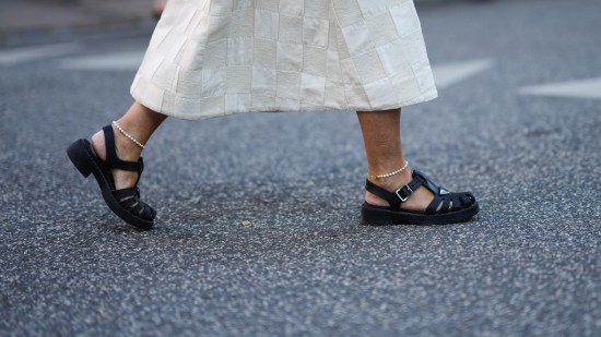 sandalias cangrejeras street style