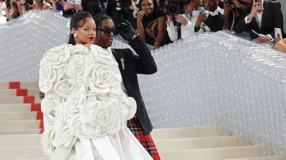 MET-GALA-Rihanna-3-gty-er-230501_1682994456442_hpMain_16x9_992