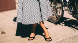 sandalias negras cuña tendencia verano