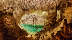 cuevas impresionantes españa