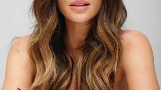 mechas antiedad elegantes mujeres mayores 40 años