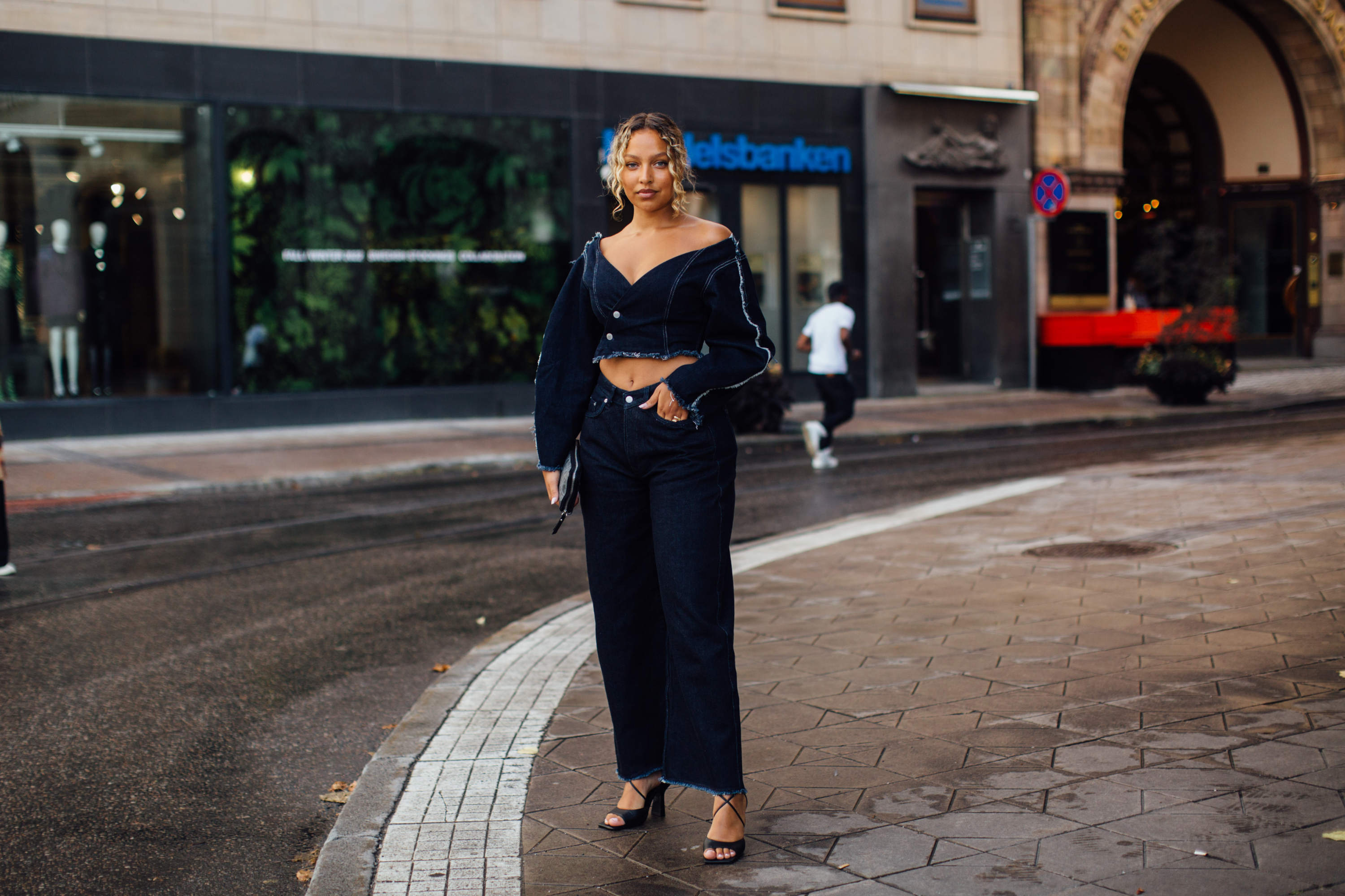 sandalias tacón cómodo street style