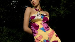 vestido invitada sfera flores halter