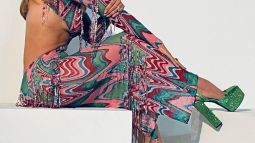 Jennifer Lopez con vestido con aperturas