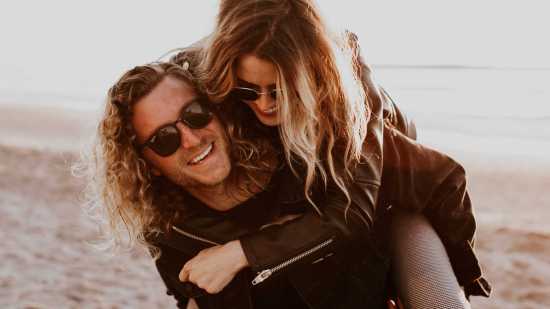 parejas felices inteligencia artificial