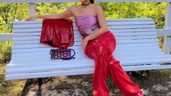 Invitada de boda con Crocs