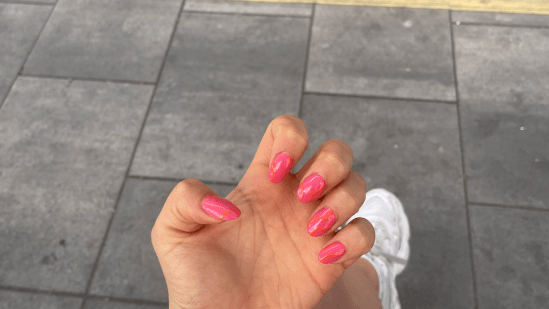 uñas rosas naranjas