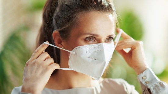 Mujer con mascarilla
