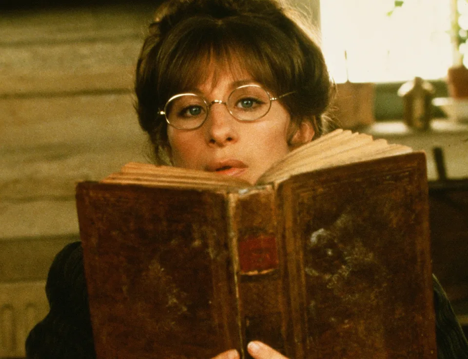 escena de la película "Yentl"