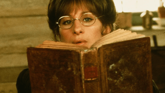 escena de la película "Yentl"