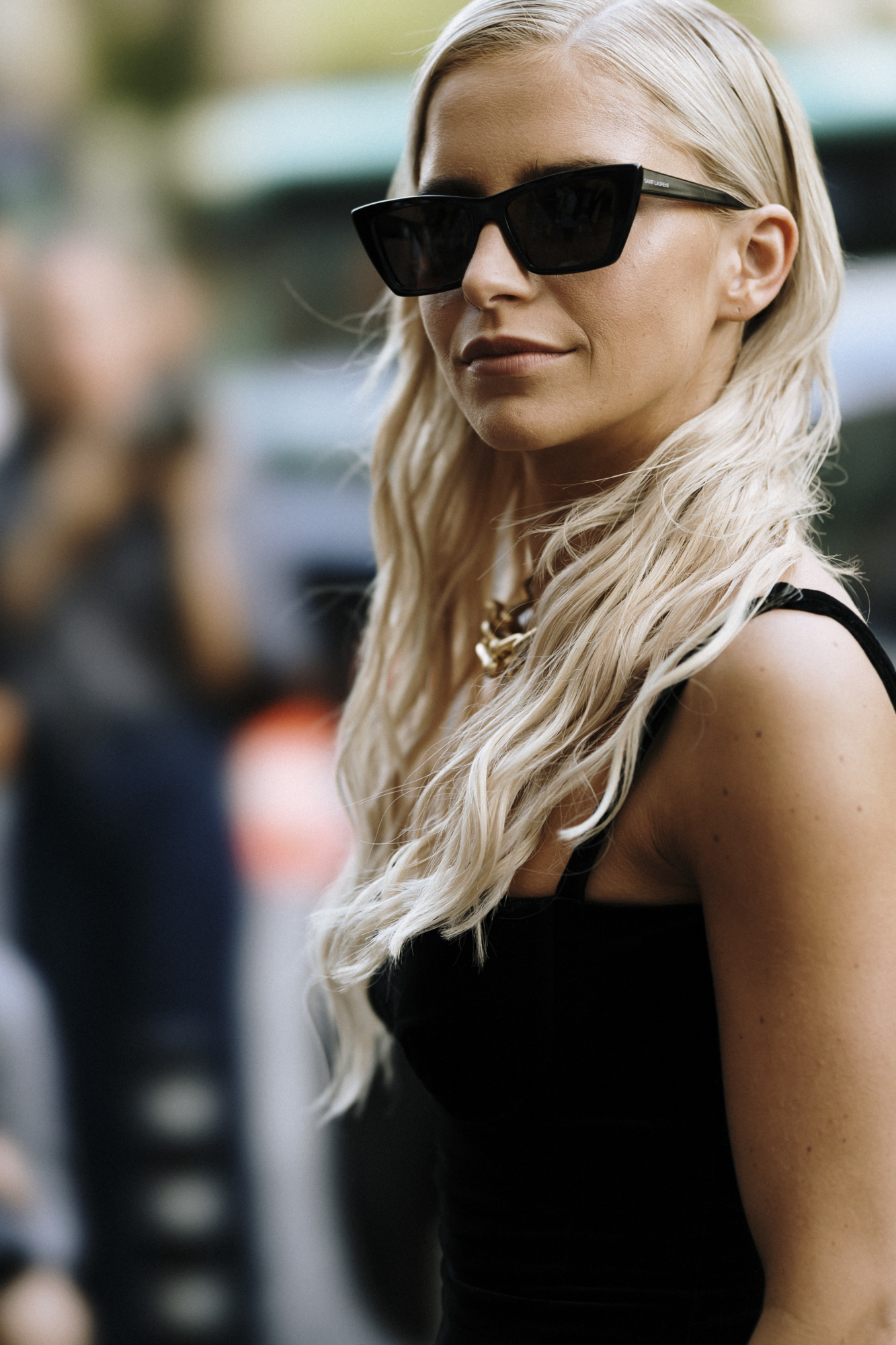 perfume street style