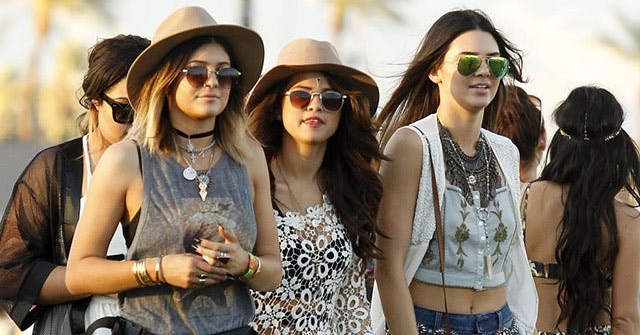 Selena Gómez, Kendall y Kylie Jenner en Coachella