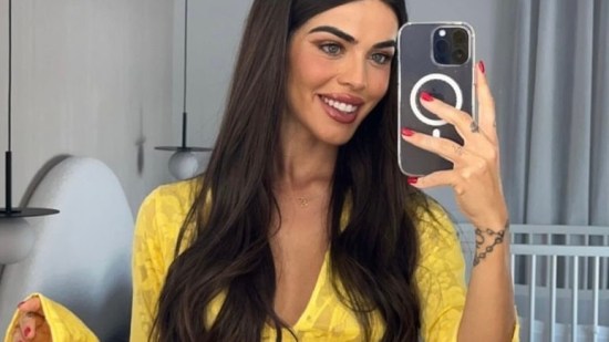 Violeta Mangriñán con vestido semitransparente