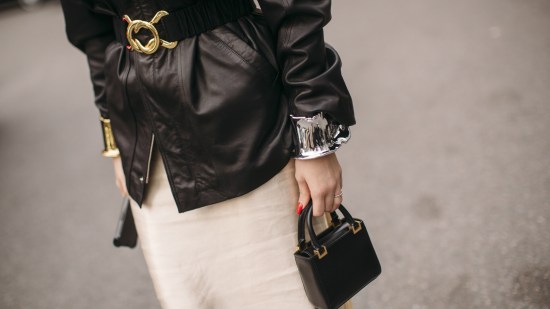 bolso negro street style