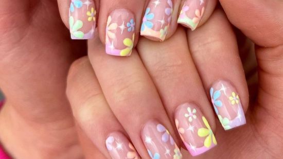 Manicura con flores