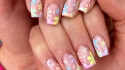 Manicura con flores